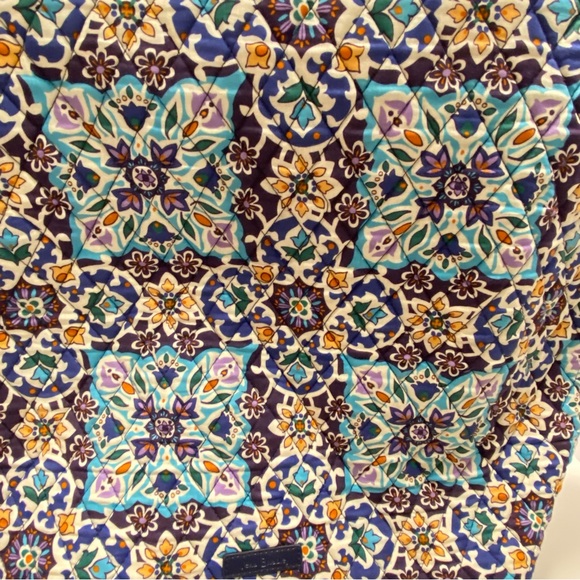 Vera Bradley Grand Tote. NWT Lisbon Medallion Cool - Picture 5 of 13